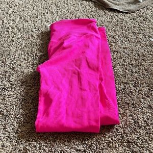 Neon pink Fabletics leggings